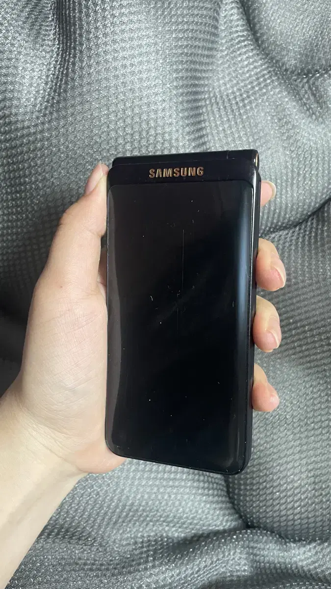 Samsung Smart Folder 2 Galaxy Folder 2 Flip Phone (Kim Seung-ri)