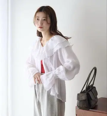 kastane 메쉬 프릴 블라우스 화이트