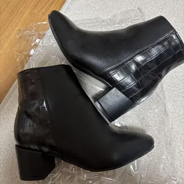 블랙 크로커다일풍 앵클부츠 SS 사이즈