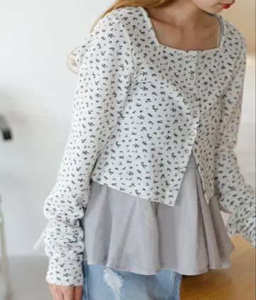 kastane 미니 꽃무늬 스퀘어 써멀 가디건 화이트