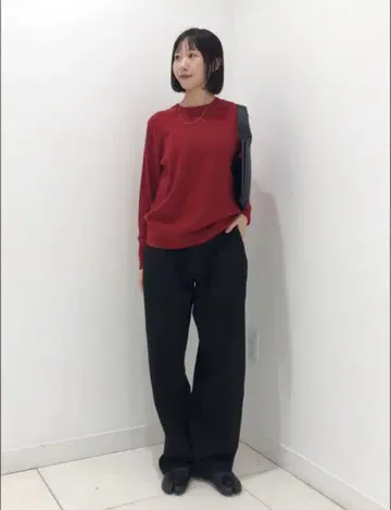 유니클로 U 블랙 데님 턱 팬츠 허리 25