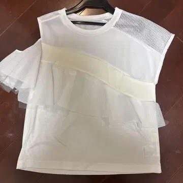멀티 메쉬 탑 그레이스 콘티넨탈