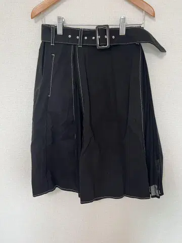 러브톡시 블랙 플리츠 스커트