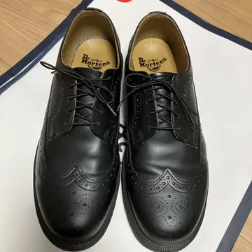 Dr. Martens 블랙 레이스업 신발 UK9 EU43