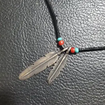 실버 깃털 모티브 목걸이