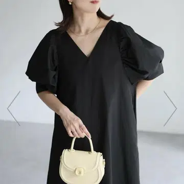 Riberry V넥 퍼프 슬리브 원피스 네이비