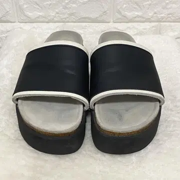 Hender Scheme caterpillar 카마보코 샌들