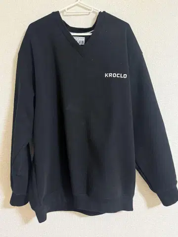 KROCLO 블랙 V넥 맨투맨