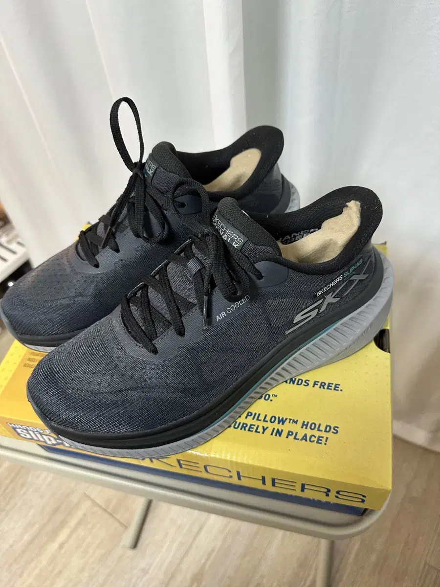 Skechers Men's GOwalk Max Cushioning Arch Fit (Slip-ins) Size 260