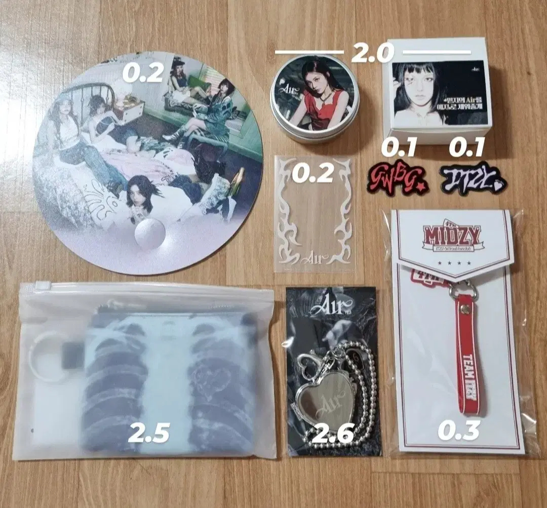 ITZY Itzy Pop-up Goods Fan Mini Powch Yeji Keyring Candle