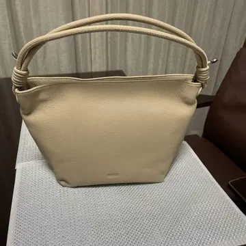 베이지 가죽 핸드백 중형