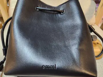 에미 emmi 폴리에스테르 복조리 백 블랙