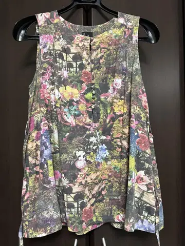 폴 스미스 꽃무늬 슬리브리스 탑 실크 40