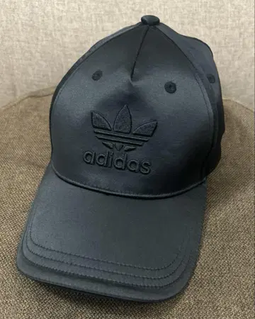 아디다스 새틴 블랙 야구 모자