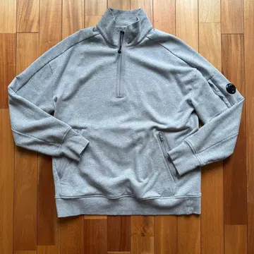 C.P. Company 그레이 하프 지퍼 트레이닝복