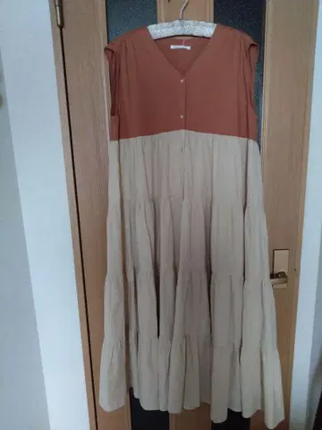 풍성한 플레어 슬리브리스 롱 원피스