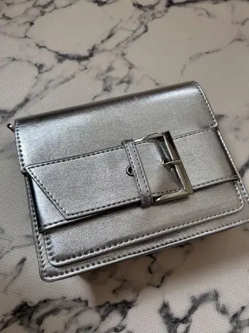 PAGEBOY 메탈릭 실버 숄더백