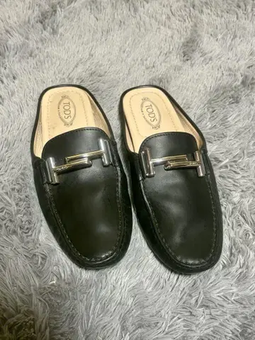 TOD'S 블랙 로퍼