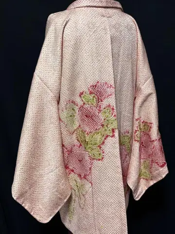 미사용품 기모노 순수 실크 수국 무늬 전체 짜기. 겉옷, 재봉실, 선착순
