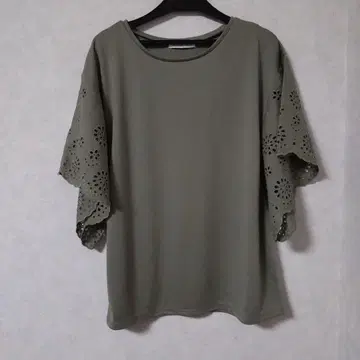 그린 라벨 릴랙싱 플레어 슬리브 탑