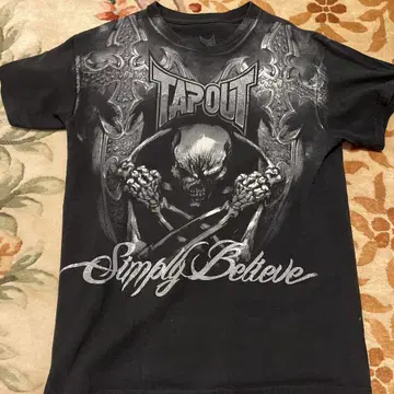 TAPOUT 티셔츠 스컬 디자인