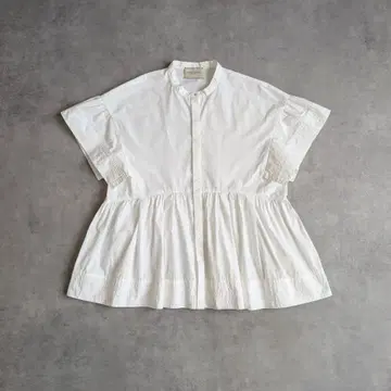 UNITED ARROWS 타프타 스티치 페플럼 블라우스 화이트