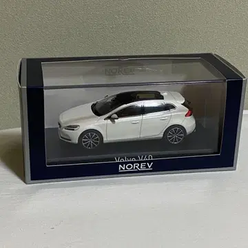 노레브 1/43 볼보 V40 크리스탈 화이트 메탈릭