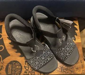 Skechers 블랙 비쥬 장식 스포츠 샌들 24cm
