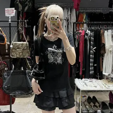 해골, 십자가, 장미, 피치 T, y2k, 그런지, 헤이세이, 검은색
