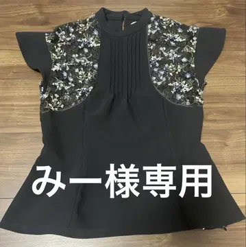 SNIDEL 블랙 플라워 자수 슬리브리스 탑