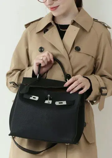새상품급 2WAY 천연 가죽 핸드백 블랙