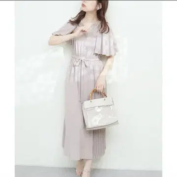 내추럴 꾸뛰르 사이드 플리츠 케이프 원피스 미사용 새상품