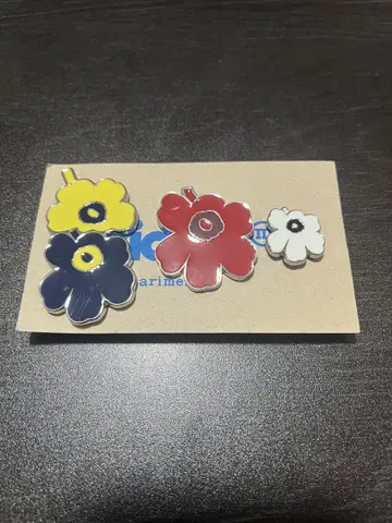 스크래치 있음 marimekko 핀 배지