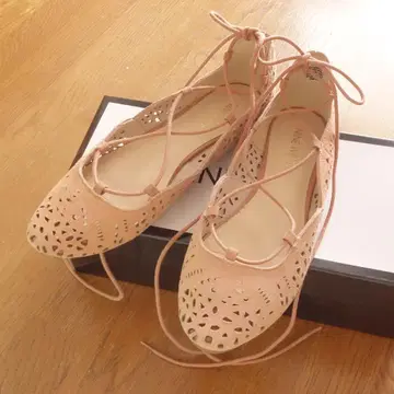 NINE WEST 앵클 스트랩 로우 힐 펌프스 나인 웨스트