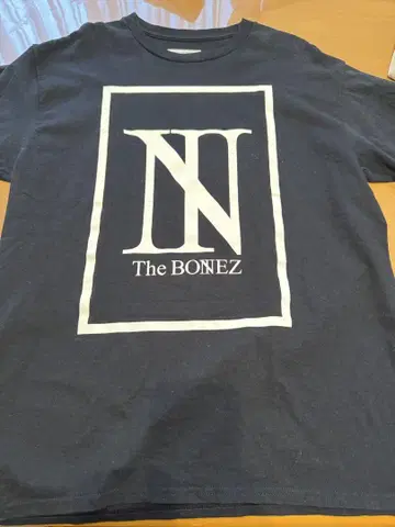 The BONEZ 로고 티셔츠