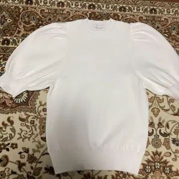 UNITED ARROWS 화이트 퍼프 슬리브 니트
