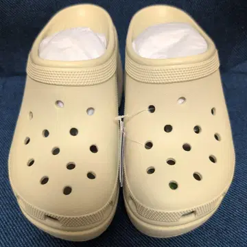 크록스 사이렌 클로그 크림색 22cm