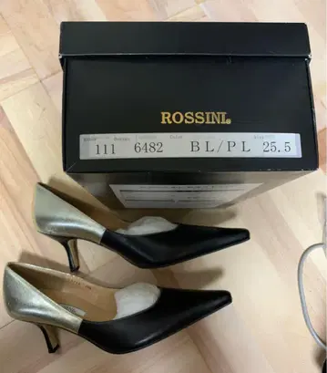 ROSSINI 블랙&실버 펌프스 25.5cm
