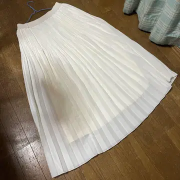 르쿠르 블랑  이번 시즌 시착만 한 상품 화이트 플리츠 스커트