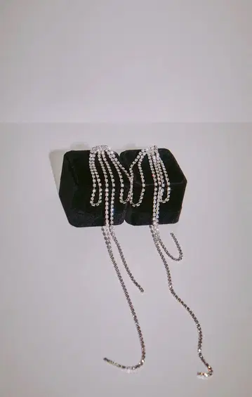 말코 리본 귀걸이