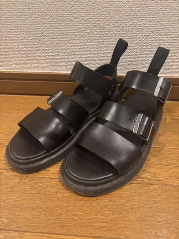 닥터마틴 샌들 24cm