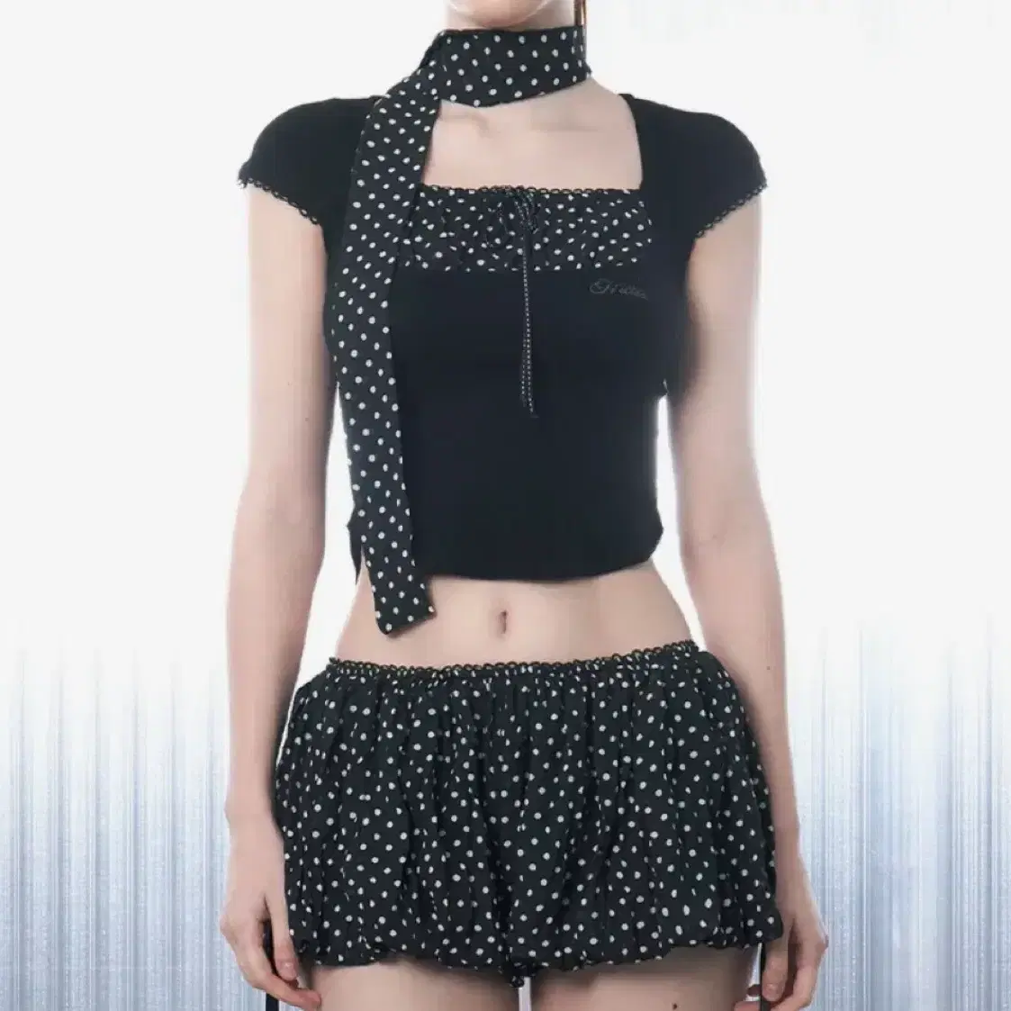 Hilda Dot Square Crop Top (New) #힐다,#셋업이엑스이,#팬시