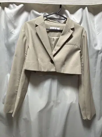 LILY BROWN 크롭 싱글 자켓