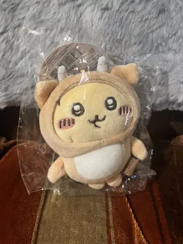 이른 임팔라를 쓴 토끼 마스코트 봉제 인형