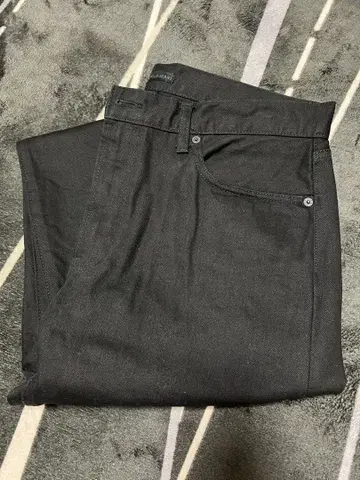 유니클로 UNIQLO 셀비지 레귤러 핏 청바지 블랙 34