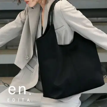EDITA. 둥근 손잡이 토트백 블랙