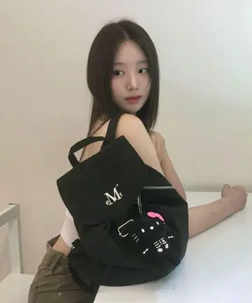 MUCENT 자수 블랙 백팩