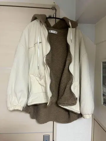 후드 부착 아이보리 보아 모즈 코트