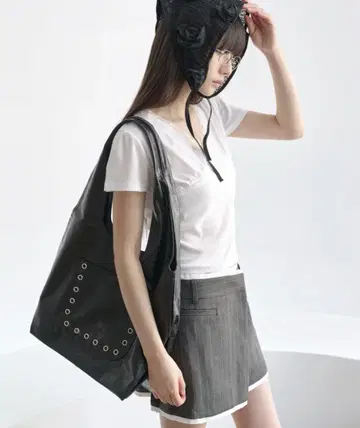 une maison 실버 스터드 닉 포켓 토트백 스터드 백