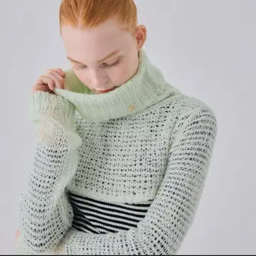 트리트 유어 셀프 meow mohair like cropped knit